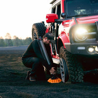 ARB hydraulic jack lifting off-road vehicle