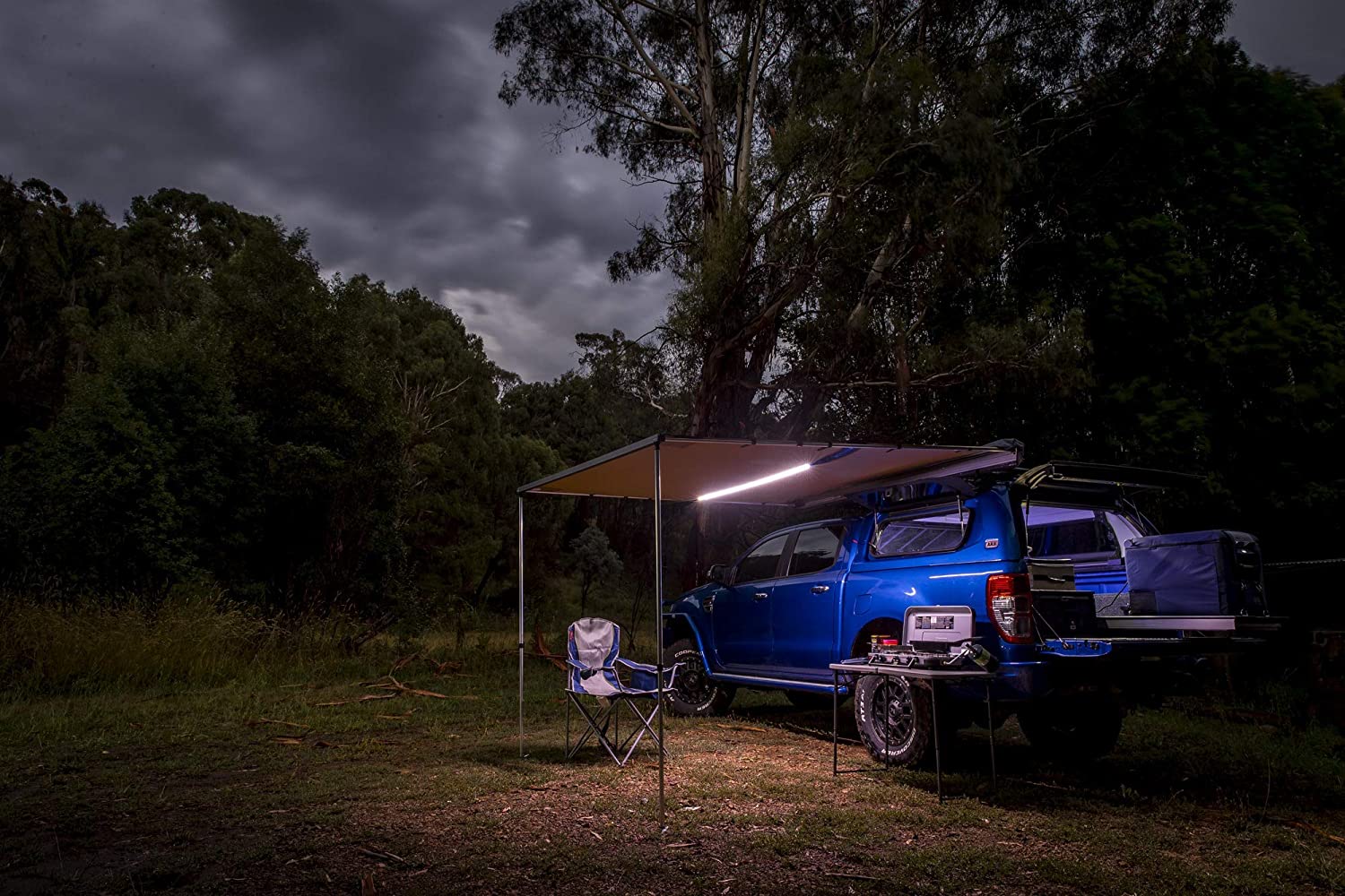 ARB オーニング　2500x2500 オーニング ブラックハードケースタイプ LED付き AWNING